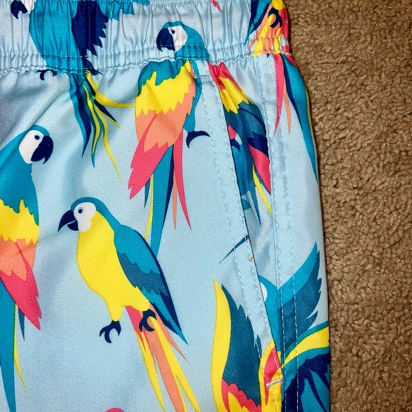 C/Y/A Mens Swim Trunks Size Small~Fun Parrot Design and Great Colors Pre Owned - Picture 2 of 9